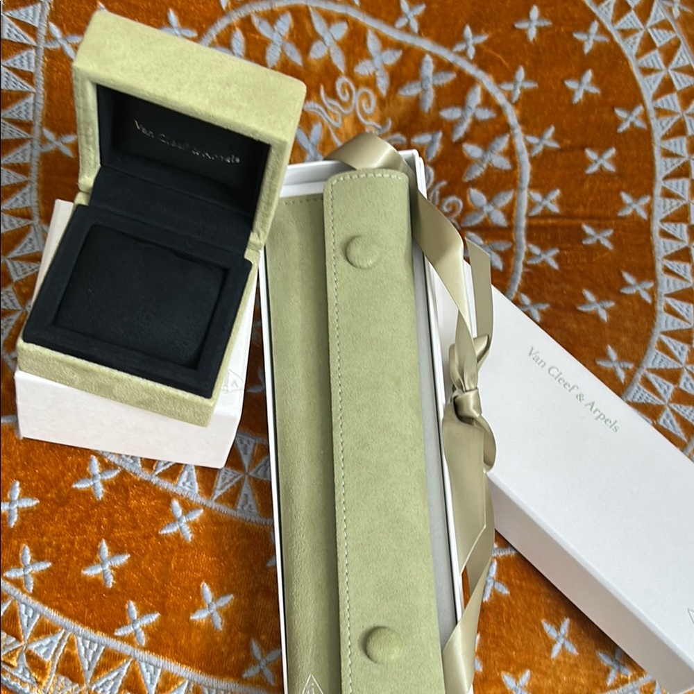 Van Cleef & Arpels Jewelry Box Set